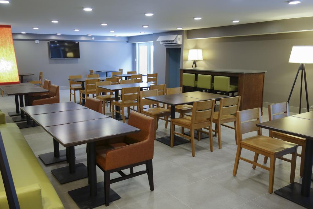 Country Inn & Suites Downtown Convention Center By Radisson, Gatlinburg, Tn Екстериор снимка